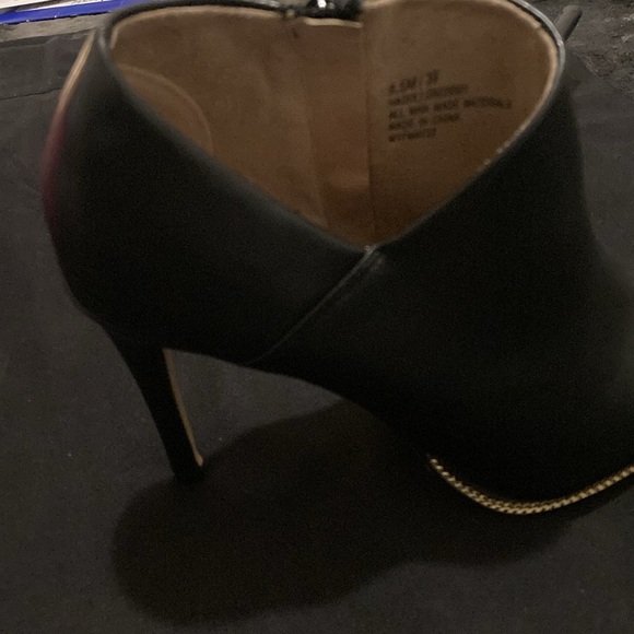 BCBGeneration pointy shootie with flat chain trim detail, padded foot bed - Picture 7 of 7